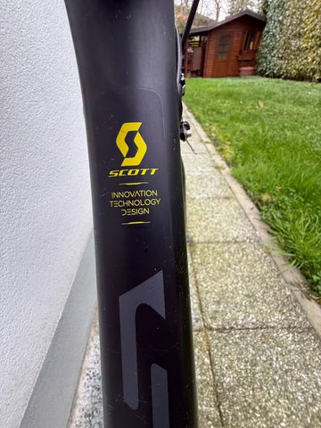 Scott Addict Rc Team Issue 2015 Road & Gravel usato, Nero — immagine 2 di 6
