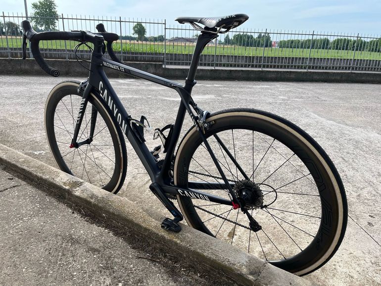 Used Canyon Ultimate Shimano Ultegra 2015 Road & Gravel, Black — image 2 of 8