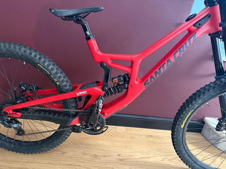 Used Santa Cruz V10 DH M / Carbon CC 2025 2025 Mountainbike, Red — image 4 of 6
