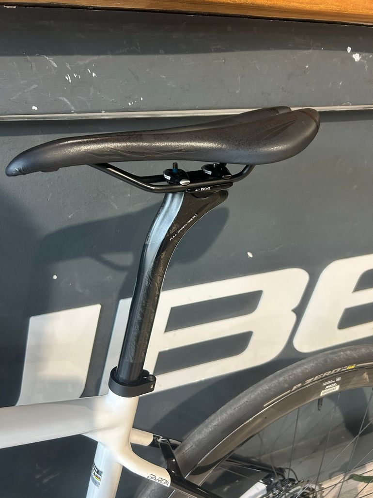 Used Wilier Garda SHIMANO 105 Di2 2024 2024 Road & Gravel, White — image 12 of 13