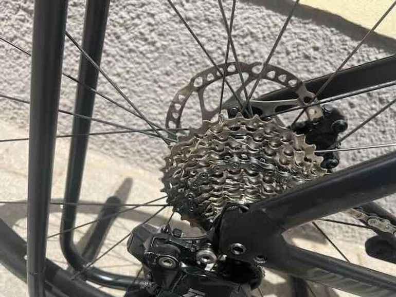 Used Specialized Tarmac SL7 Comp - Shimano 105 Di2 2024 2024 Road & Gravel, Black — image 2 of 6
