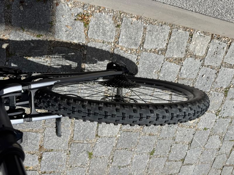 Used Canyon Neuron CF 8.0 2020 2020 Mountainbike, Light Gray, 27.5, 29 — image 3 of 13