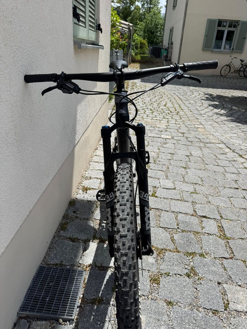 Used Canyon Neuron CF 8.0 2020 2020 Mountainbike, Light Gray, 27.5, 29 — image 8 of 13
