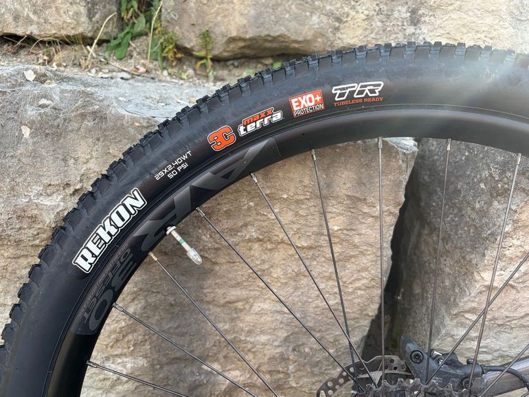 Used Orbea OCCAM H20-EAGLE 2023 2023 Mountainbike, Light Gray, 29 — image 6 of 9