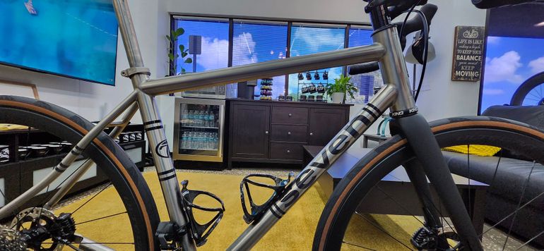 Used Seven Cycles Axiom SL 2025 Road & Gravel, Light Gray — image 2 of 11