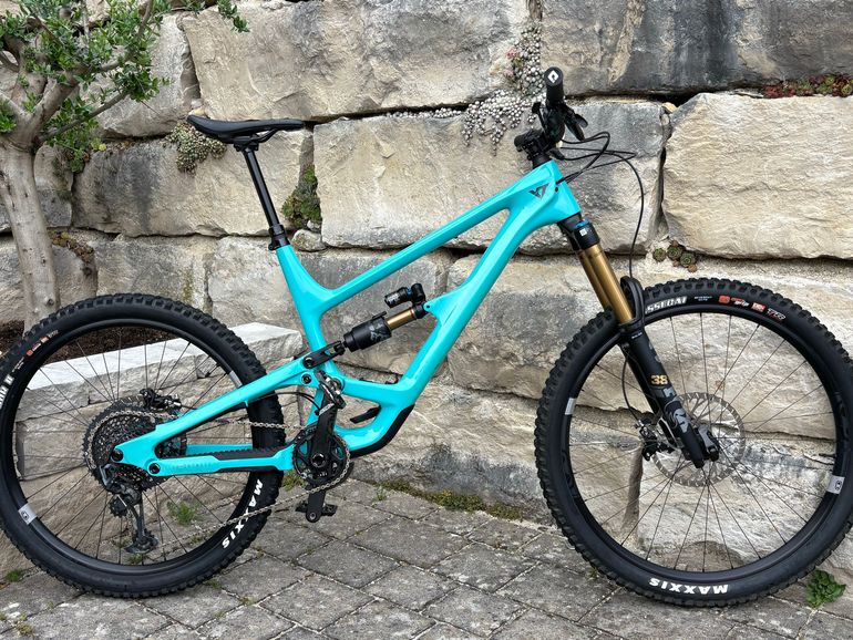 Použité YT Industries Capra CORE 4 MX 2022 2022 Mountainbike — obrázek 1 z 9