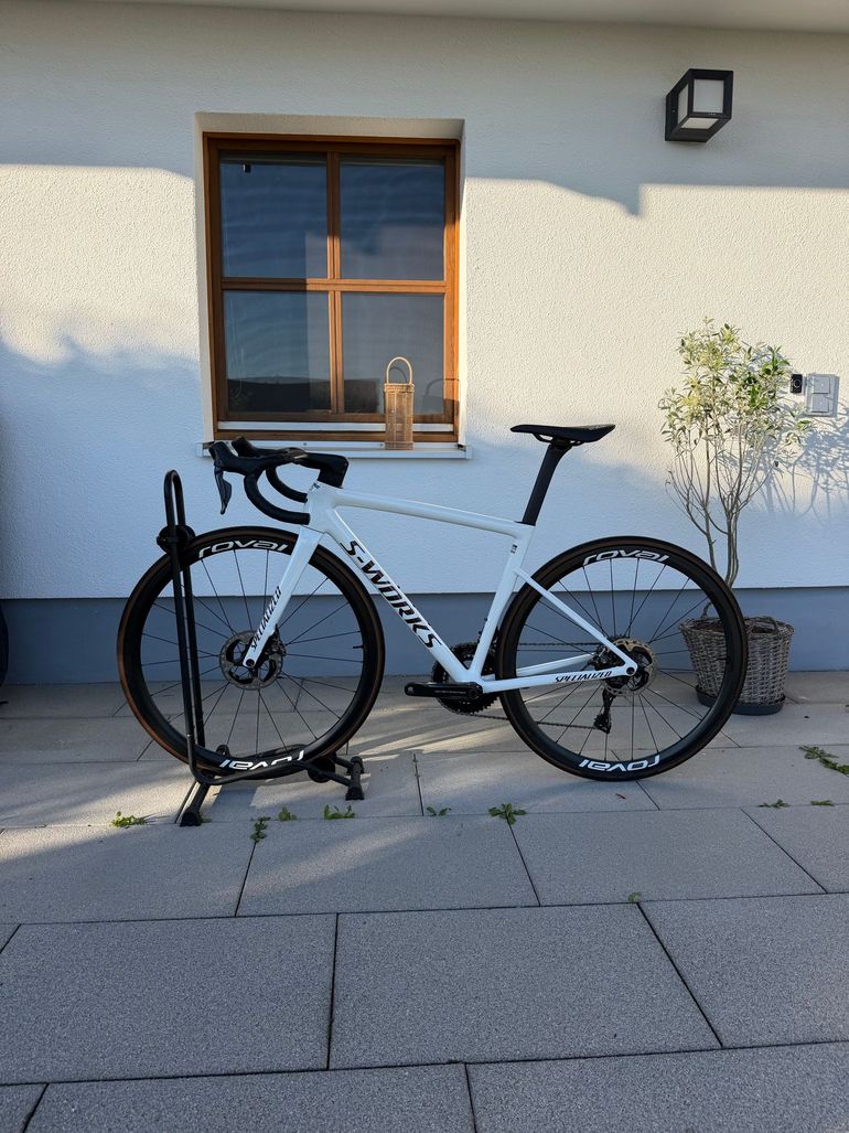 Used Specialized S-Works Tarmac SL8 - Shimano Dura-Ace Di2 2026 2026 Road & Gravel, White — image 2 of 6