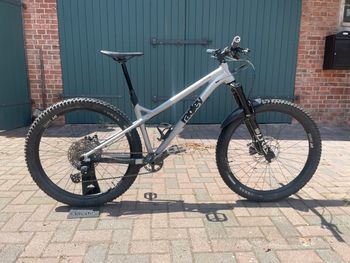 Brugt Ragley Mmmbop 27, 5" 150mm Hardtail, Lyrik Ultimate, Bike Yoke 2023 MTB