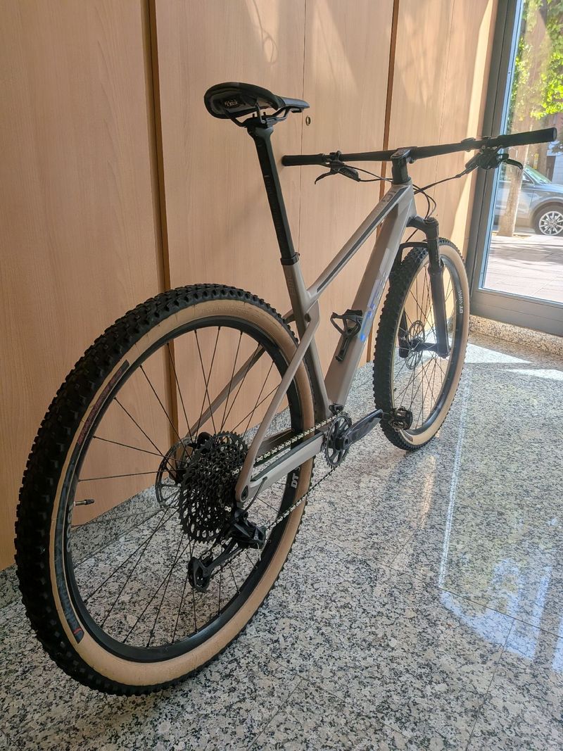 Używany BMC Twostroke 01 THREE 2023 2023 Mountainbike — zdjęcie 23 z 24