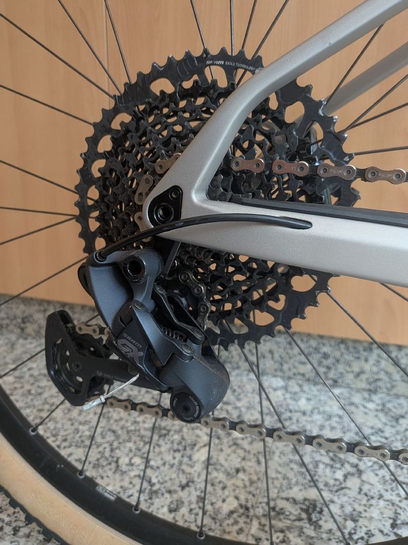 Używany BMC Twostroke 01 THREE 2023 2023 Mountainbike — zdjęcie 18 z 24