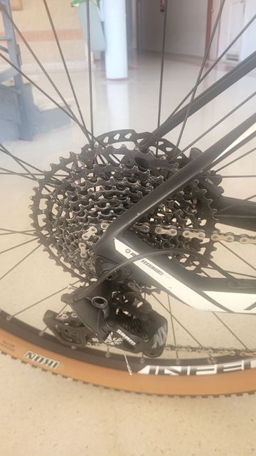 Used Megamo FACTORY 15 2021 2021 Mountainbike, Black, 29 — image 4 of 6