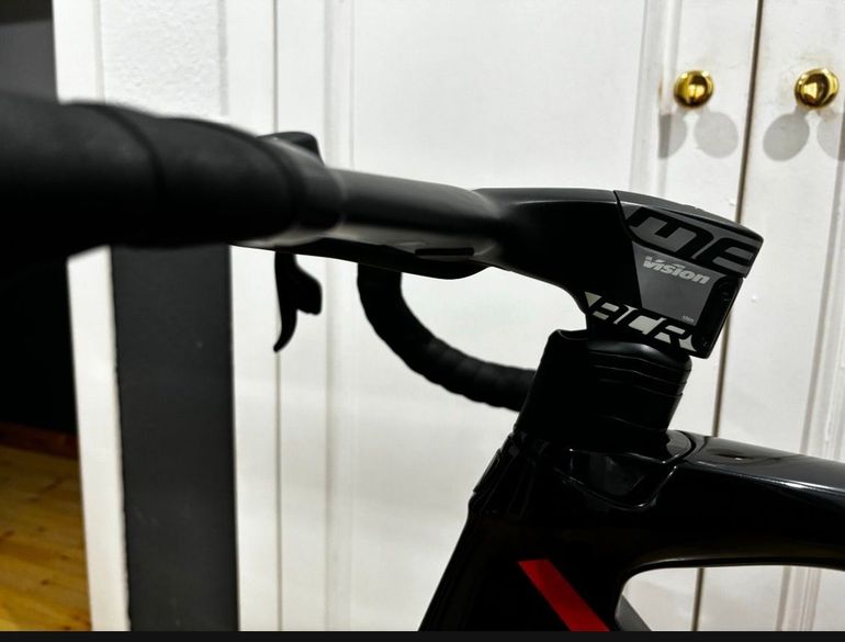 Used Trek Madone SL 7 AXS Gen 6 2023 2023 Road & Gravel, Light Gray — image 7 of 8