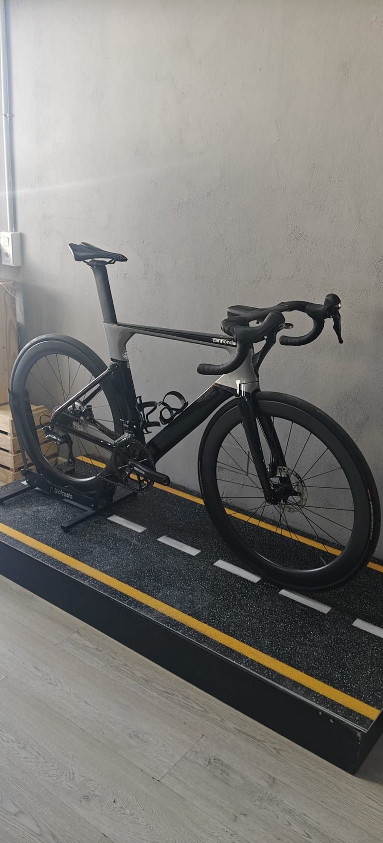 Used Cannondale SystemSix Carbon Ultegra 2023 2023 Road & Gravel, Black — image 2 of 7