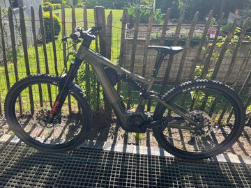 Used Focus Sam Shimano Deore XT 2024 Mountainbike, Green — image 8 of 8