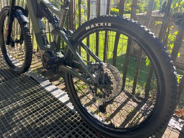 Used Focus Sam Shimano Deore XT 2024 Mountainbike, Green — image 7 of 8
