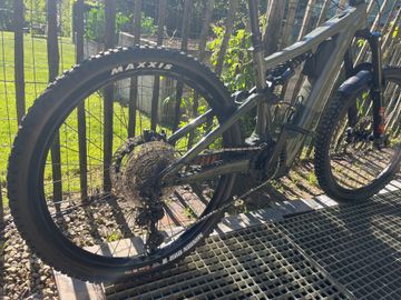 Used Focus Sam Shimano Deore XT 2024 Mountainbike, Green — image 2 of 8