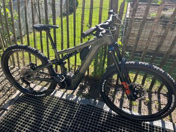 Used Focus Sam Shimano Deore XT 2024 Mountainbike, Green — image 1 of 8