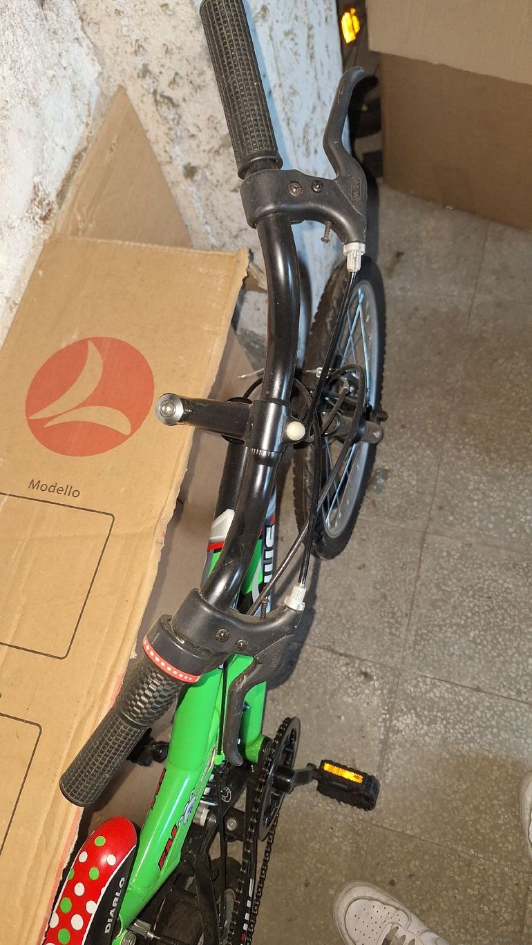 Used Frejus FM620 Sport Bike Urban, Green — image 2 of 5