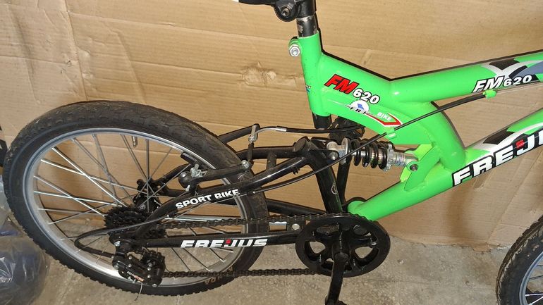 Used Frejus FM620 Sport Bike Urban, Green — image 3 of 5