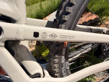 Used Commencal META V5 T-TYPE 2025 2025 Mountainbike, Light Gray, 29 — image 4 of 10