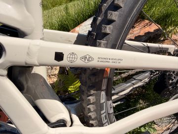 Tweedehands Commencal META V5 T-TYPE 2025 2025 Mountainbike — afbeelding 4 van 10