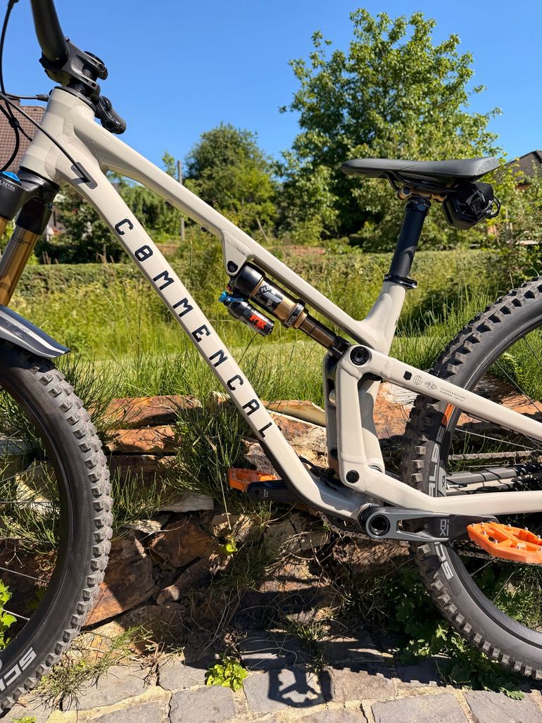 Used Commencal META V5 T-TYPE 2025 2025 Mountainbike, Light Gray, 29 — image 6 of 10
