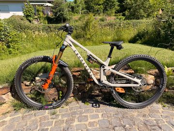 Tweedehands Commencal META V5 T-TYPE 2025 2025 Mountainbike — afbeelding 2 van 10