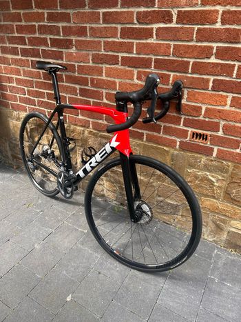 Used Trek Émonda SL 6 Disc 2022 2022 Road & Gravel, Red — image 3 of 9