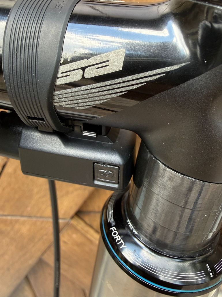 Used Litespeed Ultimate — Dura-Ace/Ultegra Di2 2022 2022 Road & Gravel, Light Gray — image 6 of 17