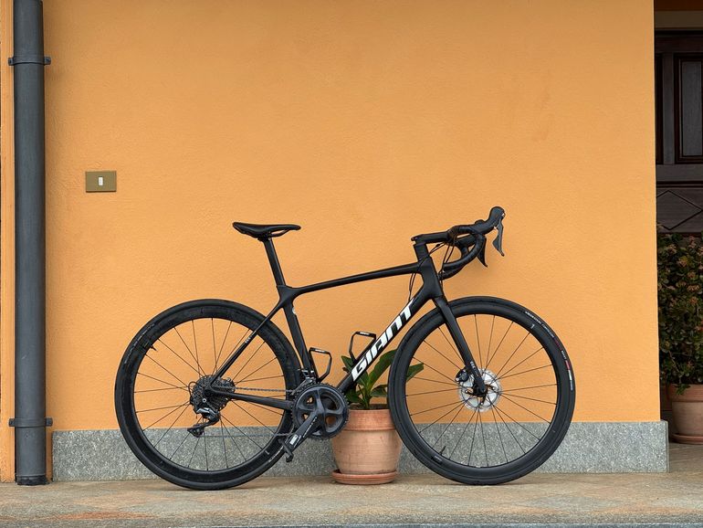 Used Giant TCR Advanced Pro Team Disc 2021 2021 Road & Gravel, Black — image 1 of 3