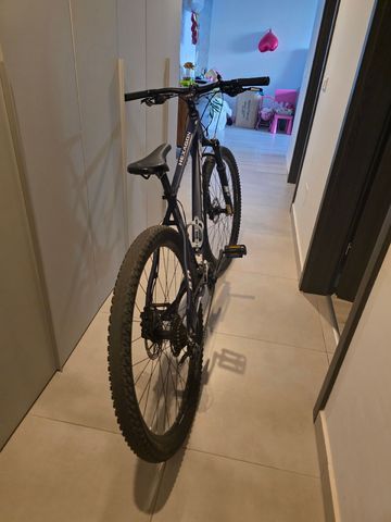 Tweedehands Kross hexagon 8.0 Custom Shimano Deore 2025 Mountainbike — afbeelding 5 van 6