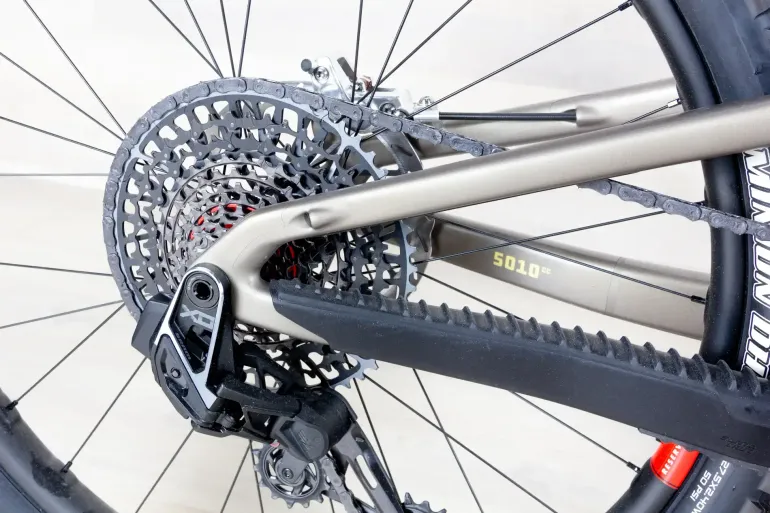 Used Santa Cruz 5010 CC 2025 Mountainbike, Light Gray — image 8 of 19