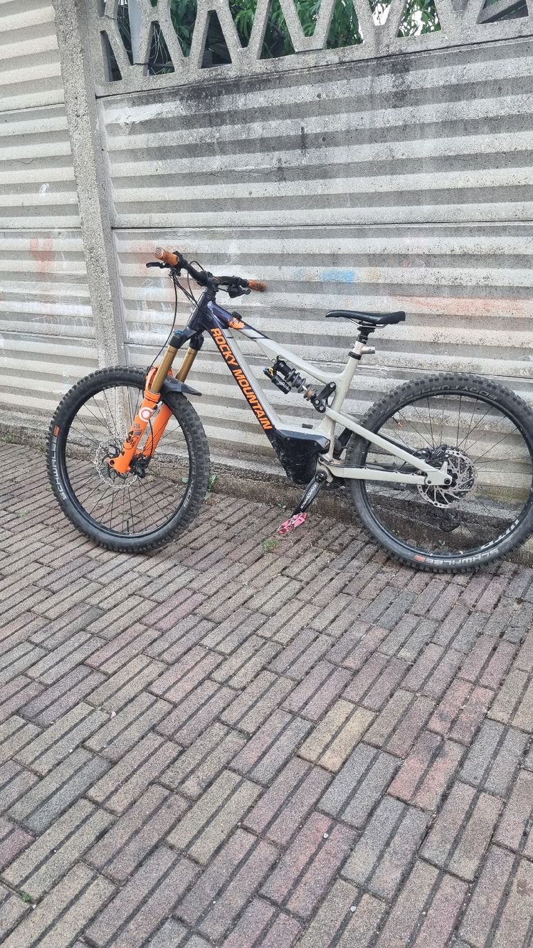Used Rocky Mountain Altitude Powerplay Alloy 50 2021 2021 Mountainbike, Purple — image 2 of 6