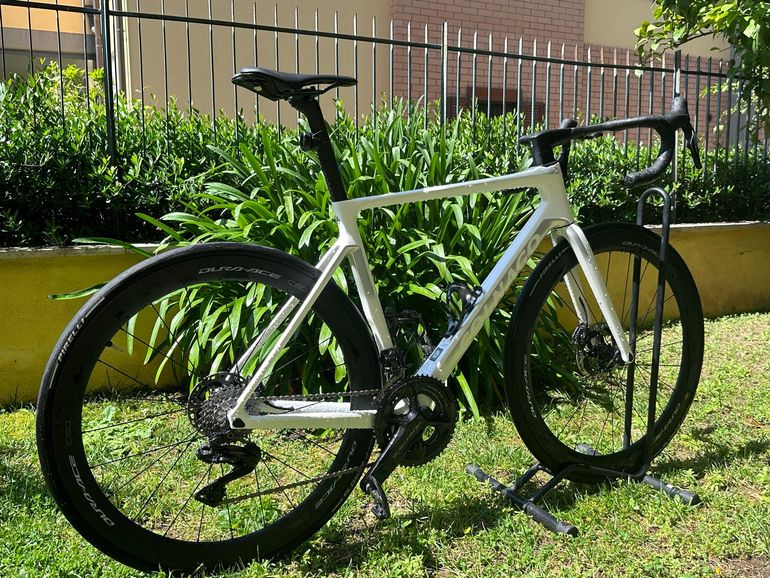 Used Colnago V4Rs Disc Dura-Ace Di2 9200 w/Shimano Dura-Ace C50 Wheels 2024 2024 Road & Gravel, White — image 3 of 3