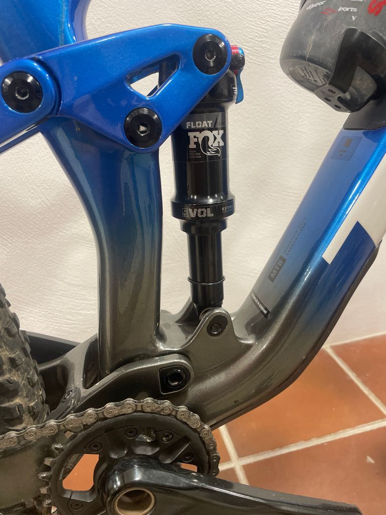 Used Trek Top Fuel 9.7 2023 2023 Mountainbike, Blue, 27.5, 29 — image 5 of 12