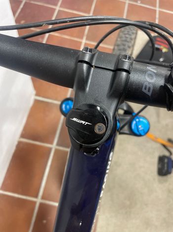 Used Trek Top Fuel 9.7 2023 2023 Mountainbike, Blue, 27.5, 29 — image 9 of 12
