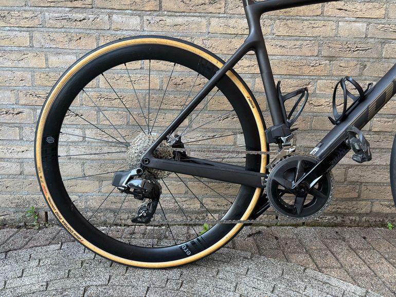 Used Scott Addict 10 2023 2023 Road & Gravel, Black — image 3 of 7