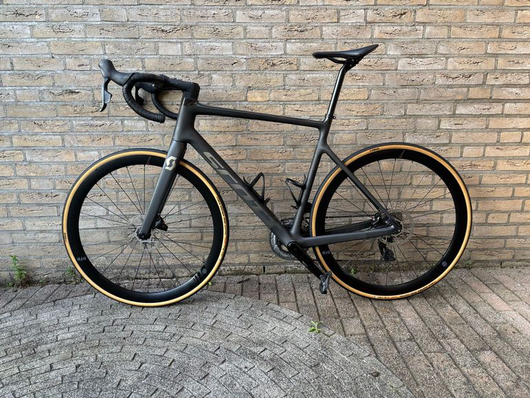 Used Scott Addict 10 2023 2023 Road & Gravel, Black — image 2 of 7