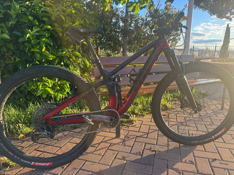 Used Trek Fuel EX 9.8 2020 2020 Mountainbike, Red, 27.5, 29 — image 1 of 11