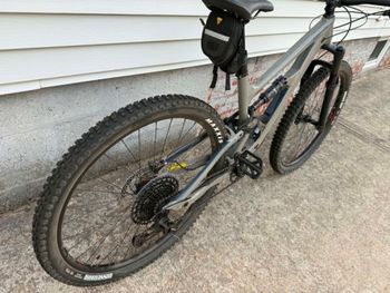 Used Cannondale Habit 4 2021 2021 Mountainbike, Light Gray, 29 — image 2 of 11