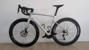 Used Evolve Custom Shimano 105 Di2 2025 Road & Gravel, Light Gray — image 2 of 5