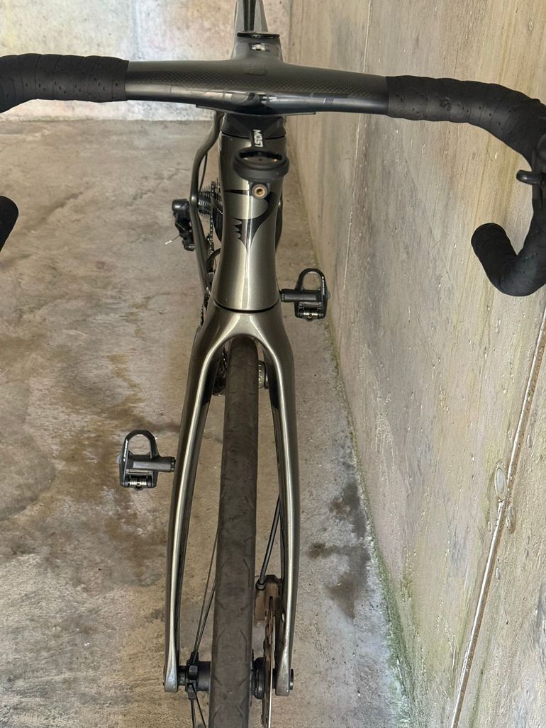 Used Pinarello Dogma Campagnolo Chorus 2023 Road & Gravel, Light Gray — image 4 of 5