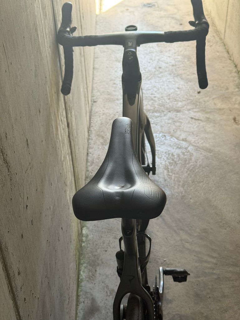 Used Pinarello Dogma Campagnolo Chorus 2023 Road & Gravel, Light Gray — image 5 of 5