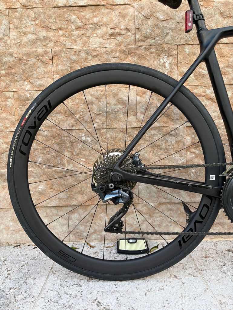 Used Canyon Endurace CF SL Disc 8.0 SL 2022 2022 Road & Gravel, Black — image 4 of 6