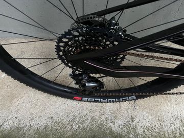 Used Leonardi Racing Custom Shimano Deore XT 2023 Mountainbike, Purple — image 3 of 3