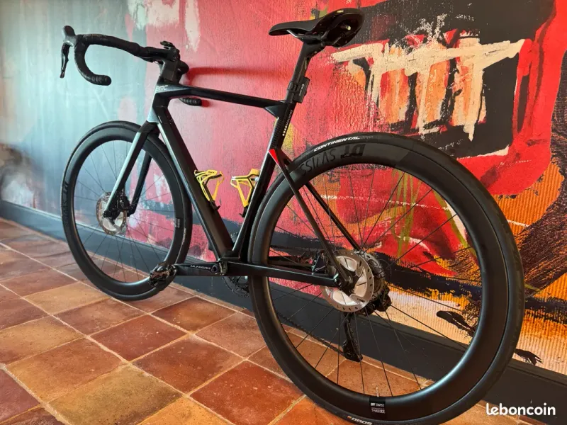 Used BMC Roadmachine 01 FOUR 2019 2019 Road & Gravel, Black — image 11 of 18