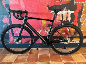 Used BMC Roadmachine 01 FOUR 2019 2019 Road & Gravel, Black — image 4 of 18