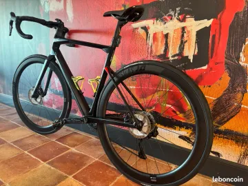 Used BMC Roadmachine 01 FOUR 2019 2019 Road & Gravel, Black — image 2 of 18