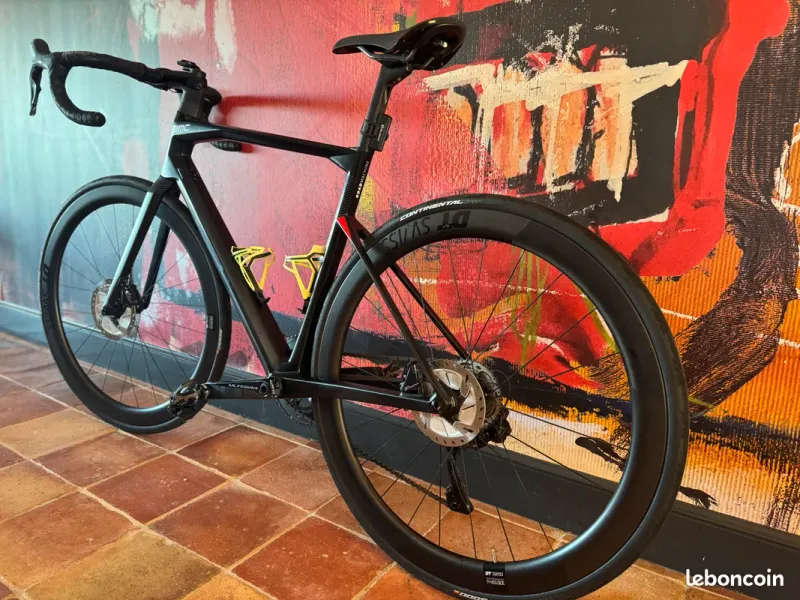 Used BMC Roadmachine 01 FOUR 2019 2019 Road & Gravel, Black — image 2 of 18