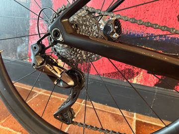 Used BMC Roadmachine 01 FOUR 2019 2019 Road & Gravel, Black — image 7 of 18